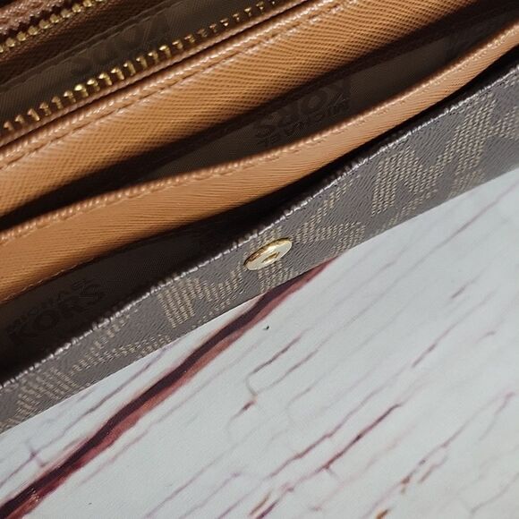 MICHAEL KORS Signature Brown Wallet - Picture 6 of 8